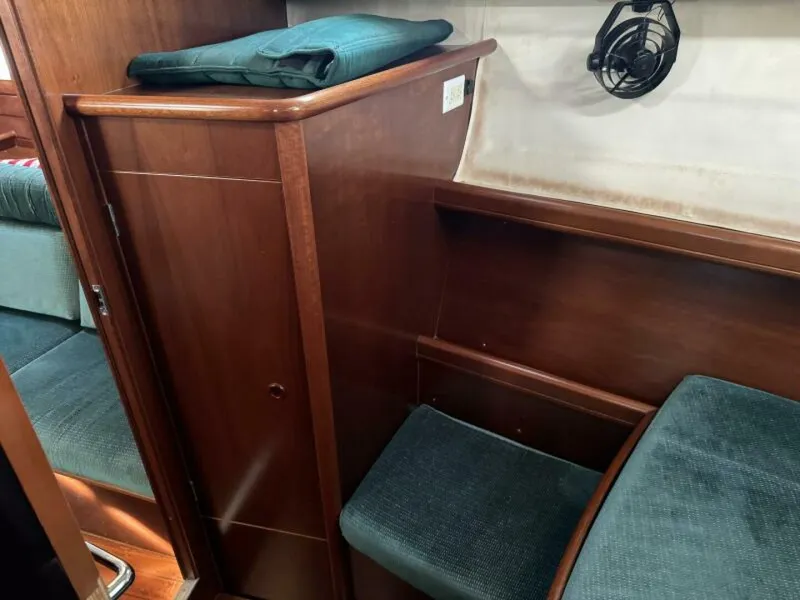 Slide: The Image of Beneteau 381 1999 - 36