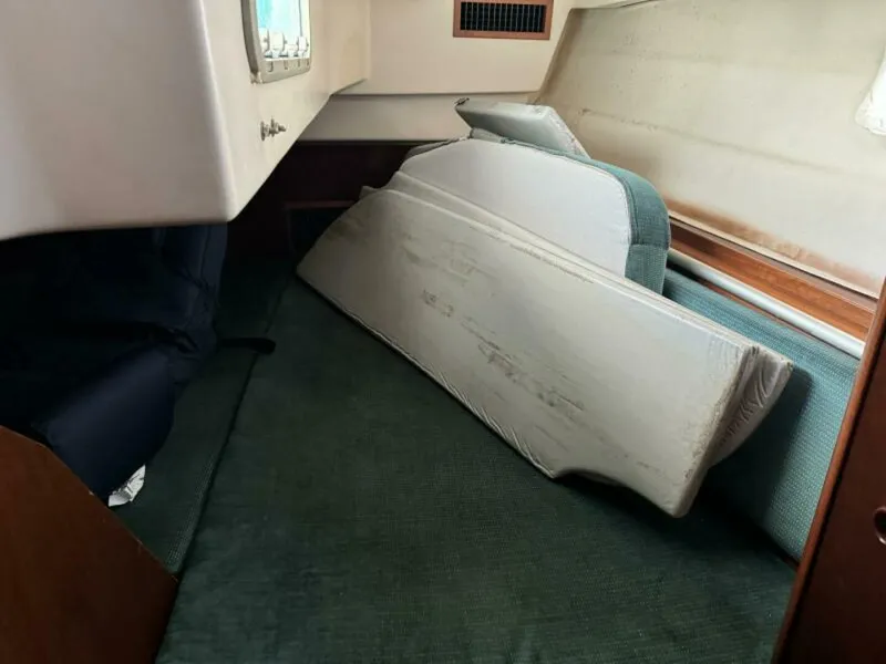 Slide: The Image of Beneteau 381 1999 - 37