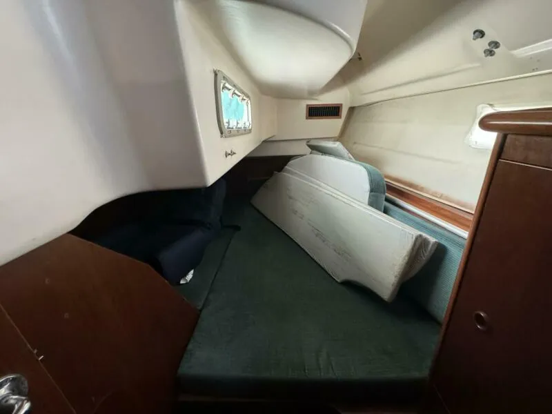 Slide: The Image of Beneteau 381 1999 - 38