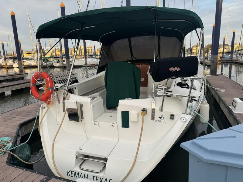Slide: The Image of Beneteau 381 1999 - 5