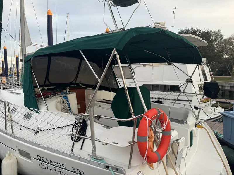 Slide: The Image of Beneteau 381 1999 - 6