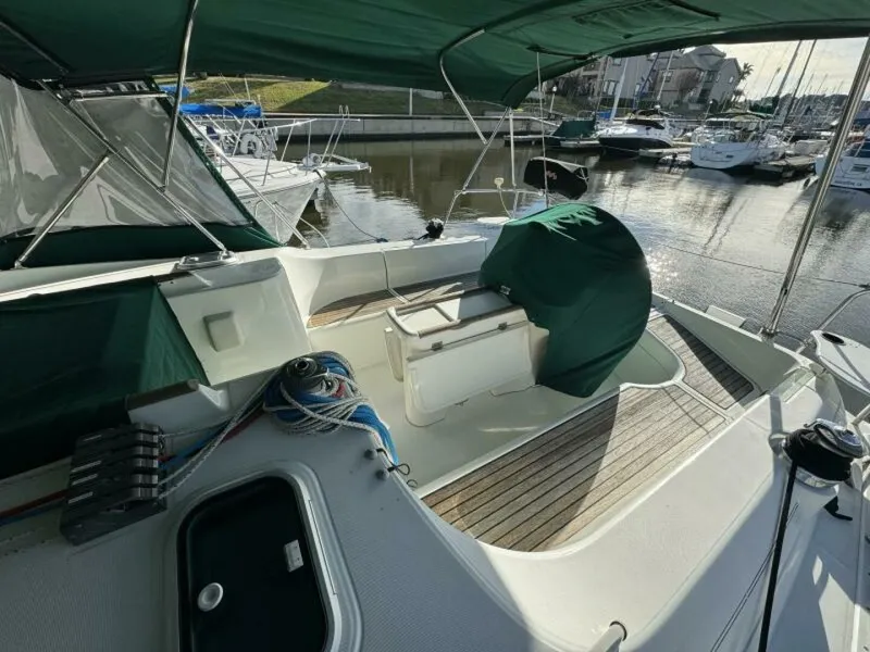 Slide: The Image of Beneteau 381 1999 - 9