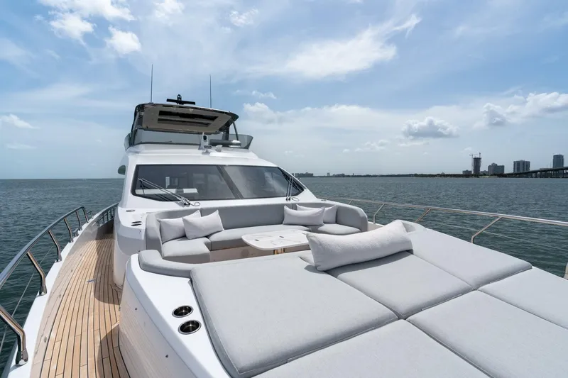 Slide: The Image of Azimut 78 2022 - 13