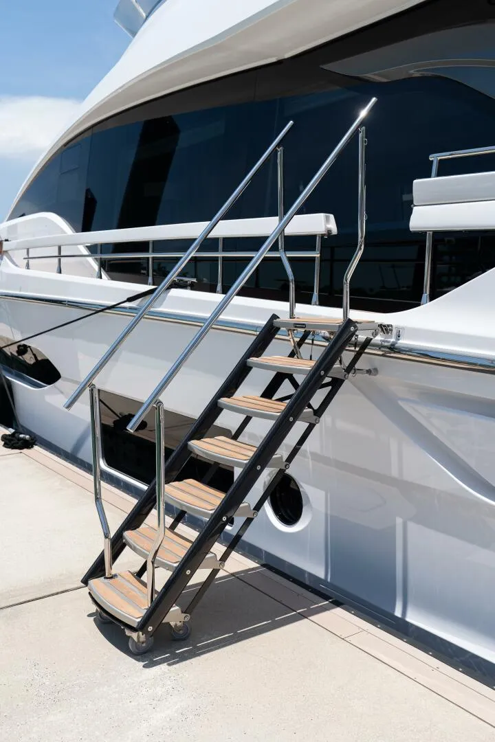 Slide: The Image of Azimut 78 2022 - 19