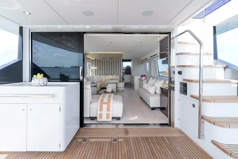 Slide: The Image of Azimut 78 2022 - 25
