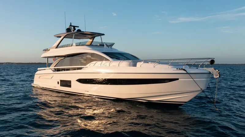Slide: The Image of Azimut 78 2022 - 8