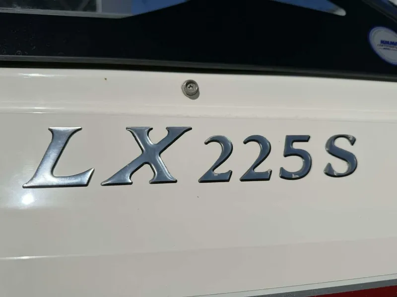 Slide: The Image of Larson LX 225S IO 2015 - 25