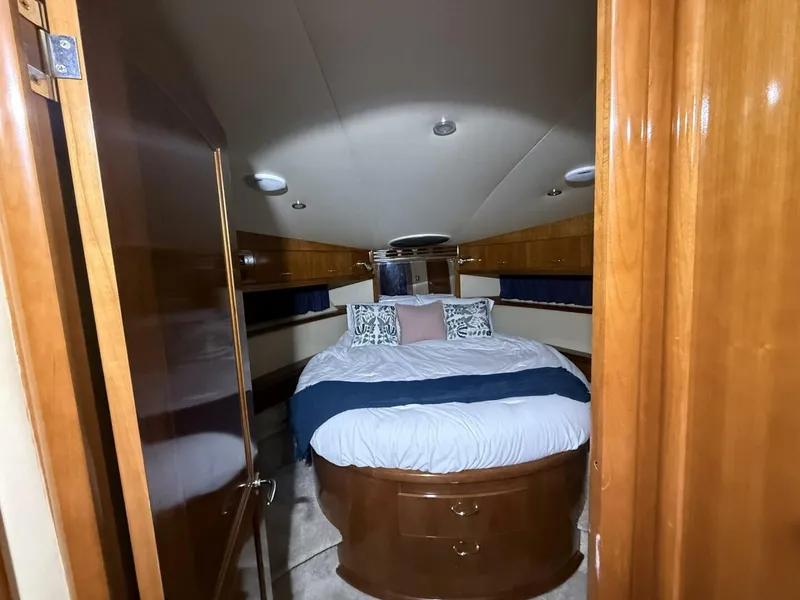 Slide: The Image of Carver Yachts 460 voyager 2004 - 13