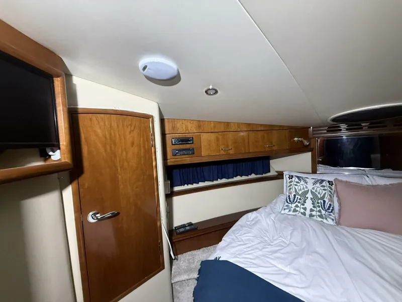 Slide: The Image of Carver Yachts 460 voyager 2004 - 15