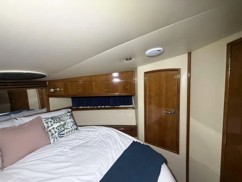 Slide: The Image of Carver Yachts 460 voyager 2004 - 16