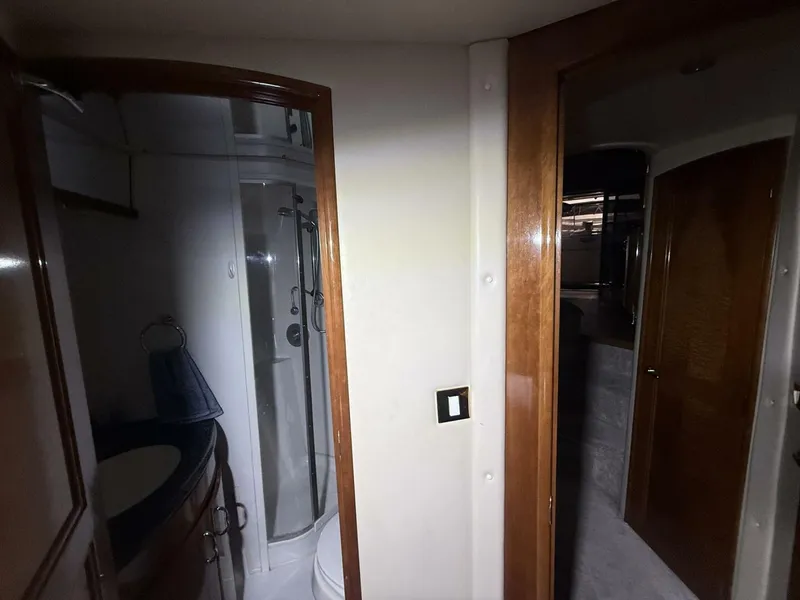 Slide: The Image of Carver Yachts 460 voyager 2004 - 17