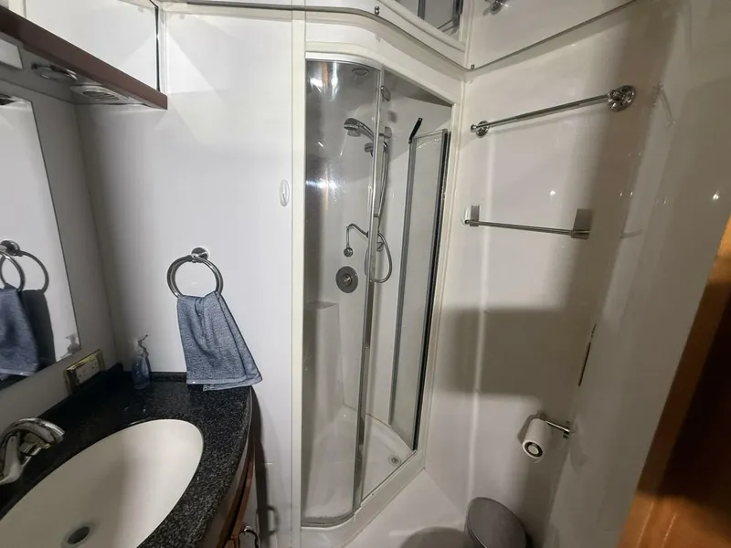Slide: The Image of Carver Yachts 460 voyager 2004 - 19