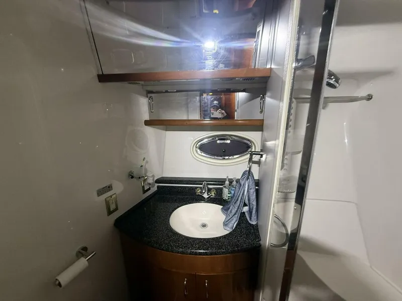 Slide: The Image of Carver Yachts 460 voyager 2004 - 25