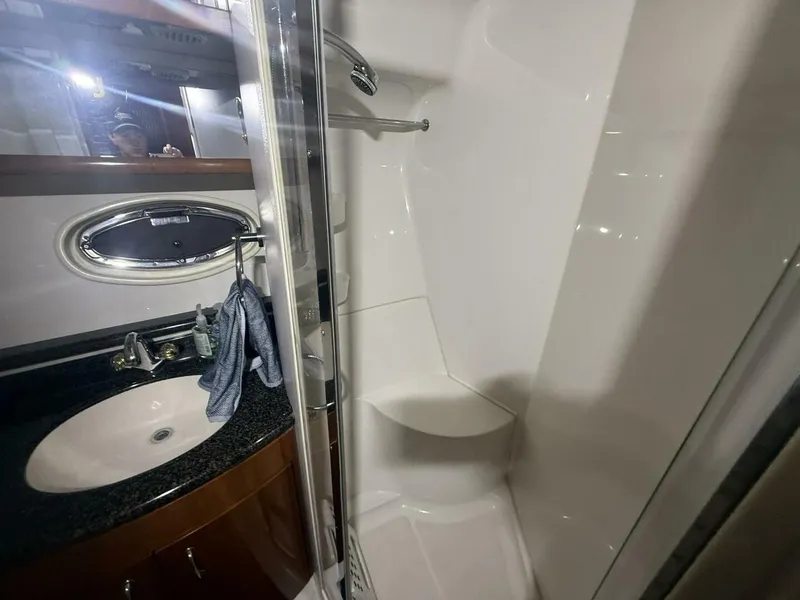 Slide: The Image of Carver Yachts 460 voyager 2004 - 27