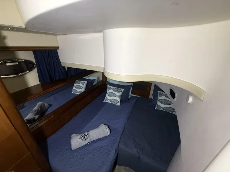 Slide: The Image of Carver Yachts 460 voyager 2004 - 31