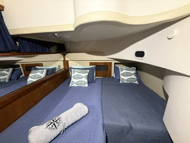 Slide: The Image of Carver Yachts 460 voyager 2004 - 32