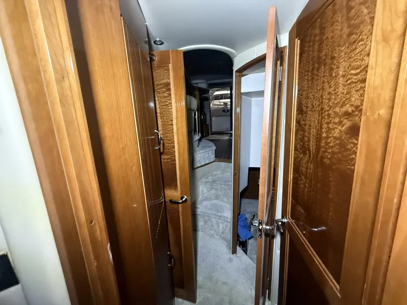 Slide: The Image of Carver Yachts 460 voyager 2004 - 33