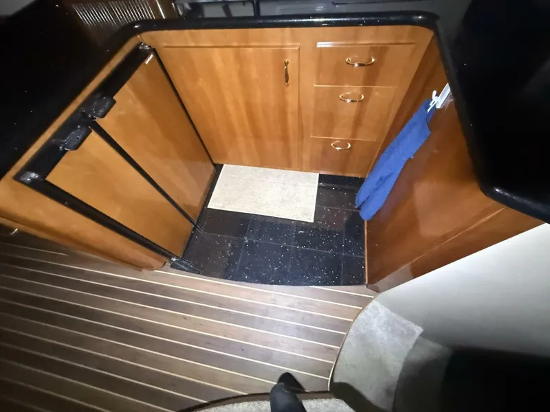 Slide: The Image of Carver Yachts 460 voyager 2004 - 41