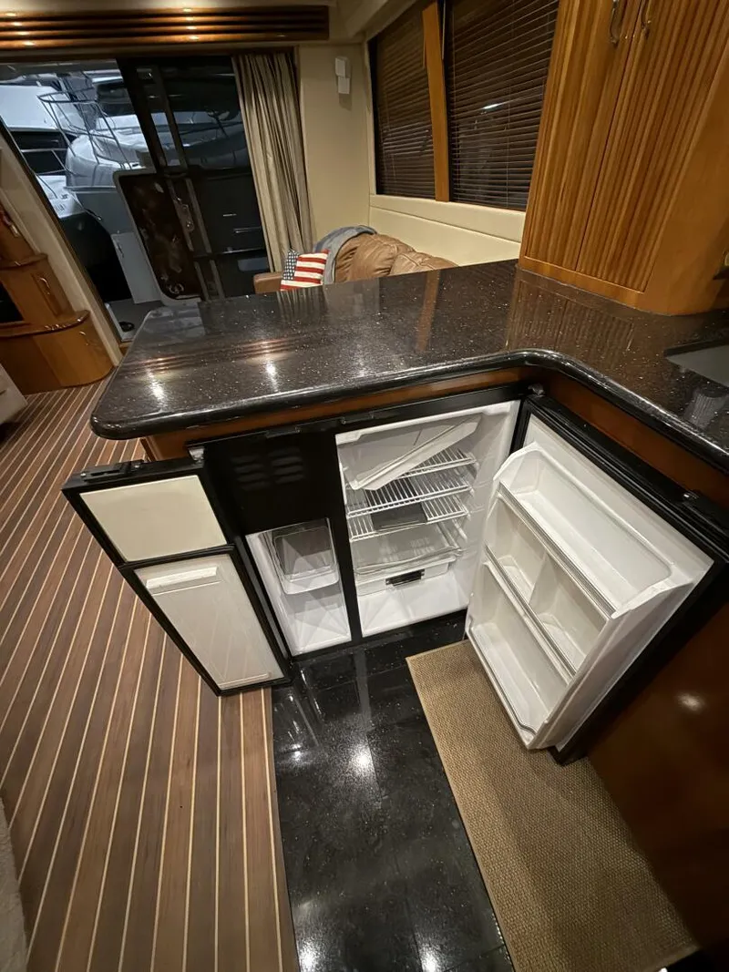 Slide: The Image of Carver Yachts 460 voyager 2004 - 60