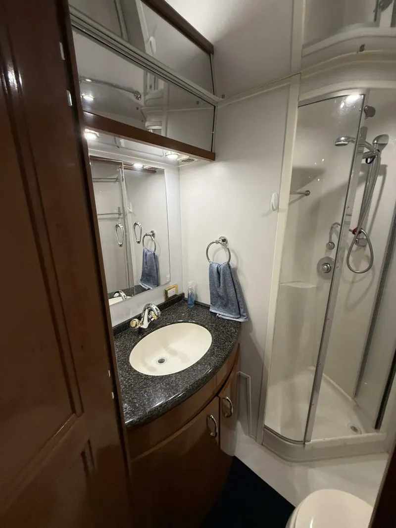 Slide: The Image of Carver Yachts 460 voyager 2004 - 68