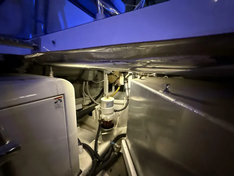 Slide: The Image of Carver Yachts 460 voyager 2004 - 73