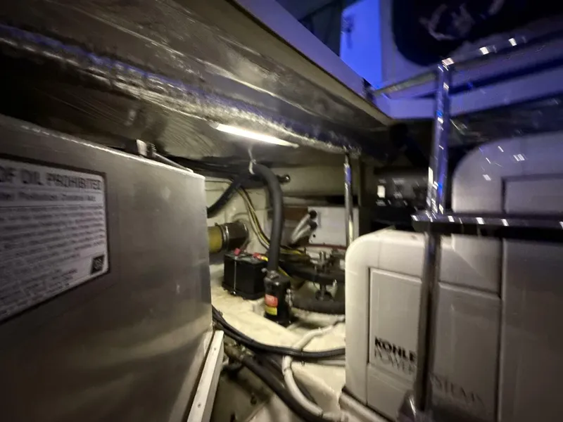 Slide: The Image of Carver Yachts 460 voyager 2004 - 75