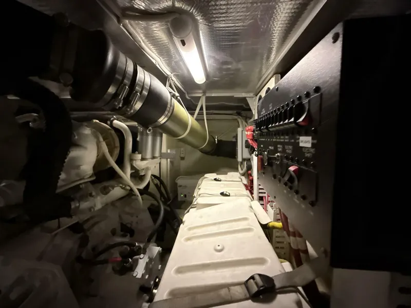 Slide: The Image of Carver Yachts 460 voyager 2004 - 98