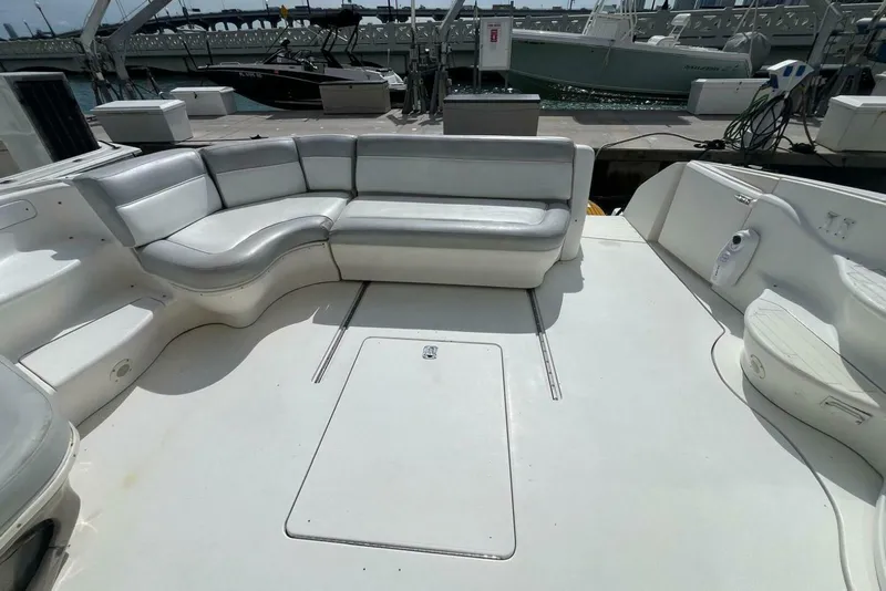 Slide: The Image of Sea Ray 2000 - 22