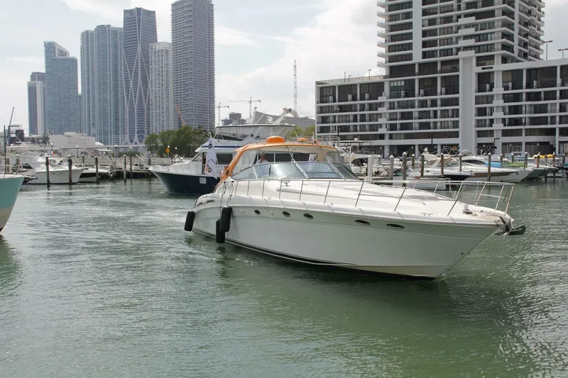 Slide: The Image of Sea Ray 2000 - 36