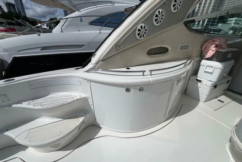 Slide: The Image of Sea Ray 2000 - 41