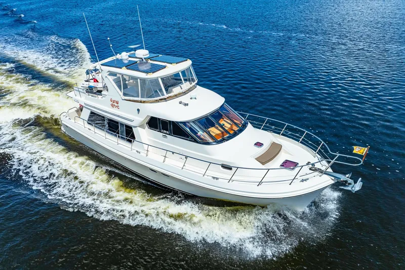 The Image of Hampton 558 Pilothouse 2007 - 0