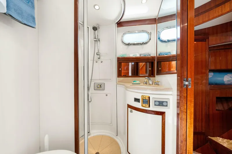 Slide: The Image of Hampton 558 Pilothouse 2007 - 16