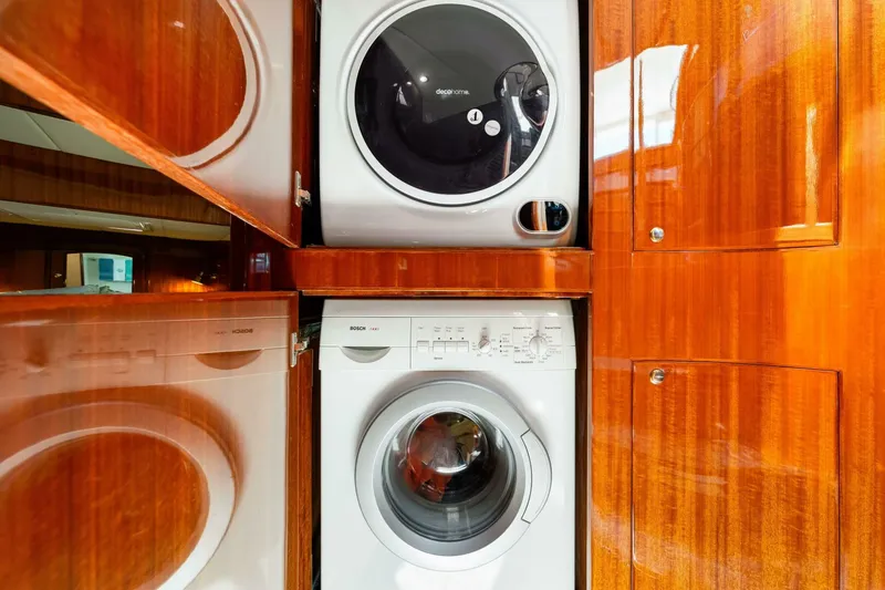 Slide: The Image of Hampton 558 Pilothouse 2007 - 17