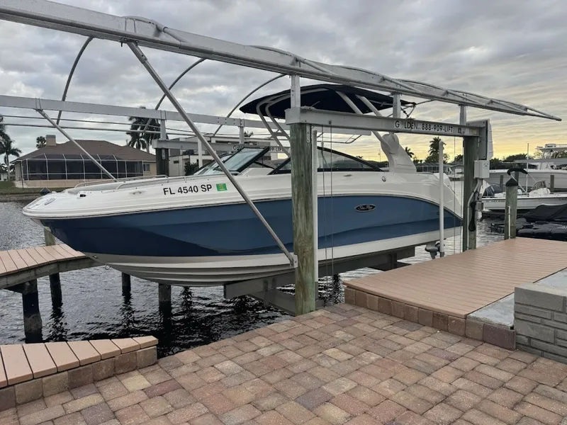 The Image of Sea Ray 2020 - 0