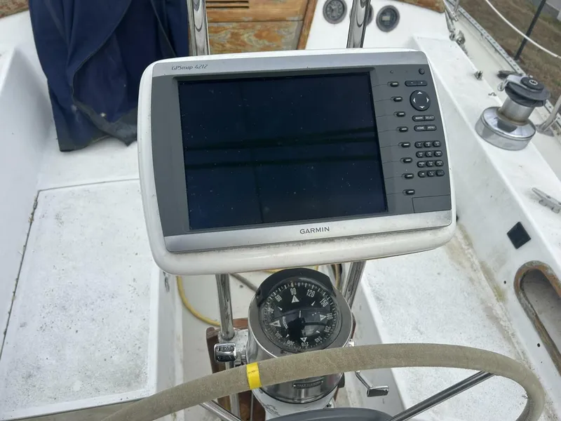 Slide: The Image of Catalina 36 Tall Rig 1985 - 16