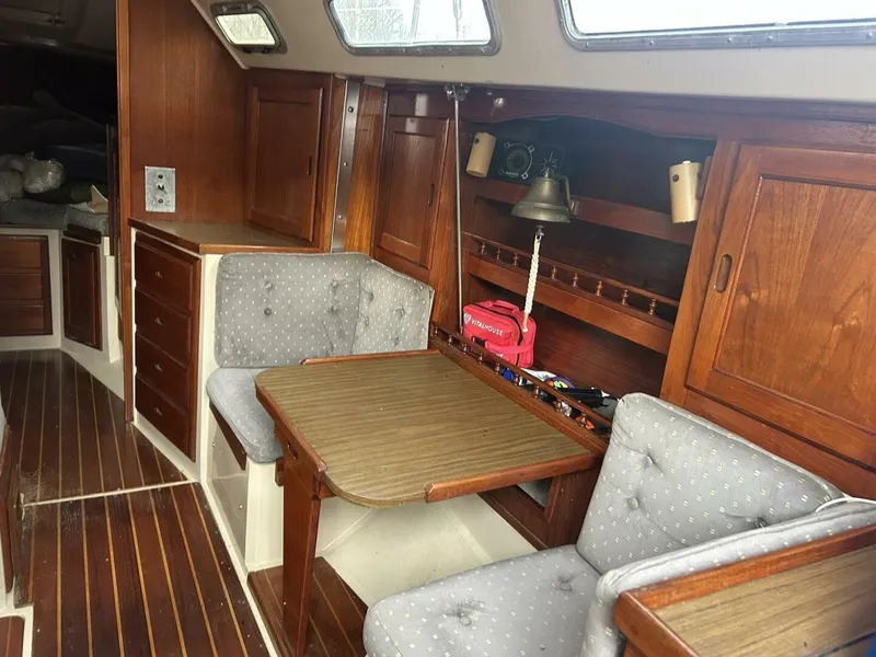 Slide: The Image of Catalina 36 Tall Rig 1985 - 38