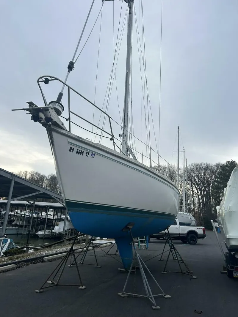 Slide: The Image of Catalina 36 Tall Rig 1985 - 5