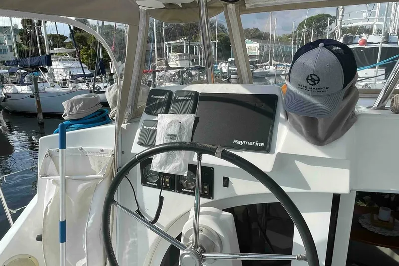 Slide: The Image of Lagoon 380 S2 2012 - 18