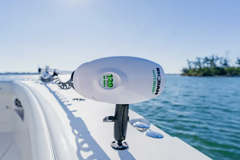 Slide: The Image of SeaVee 370z 2025 - 10