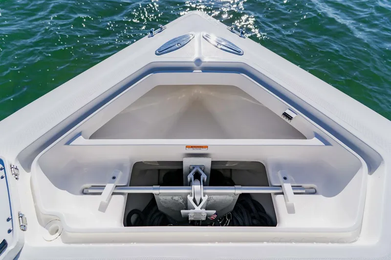 Slide: The Image of SeaVee 370z 2025 - 11