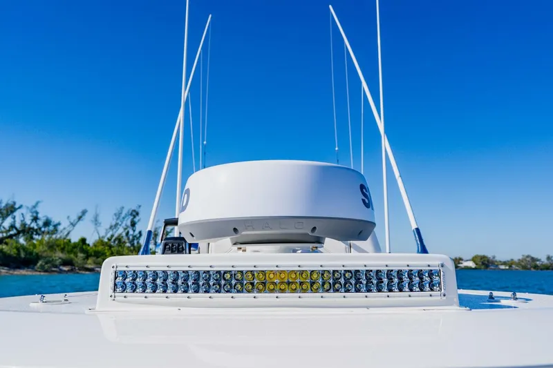 Slide: The Image of SeaVee 370z 2025 - 17