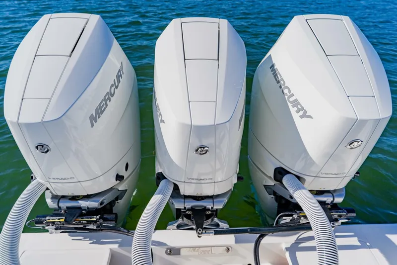 Slide: The Image of SeaVee 370z 2025 - 29