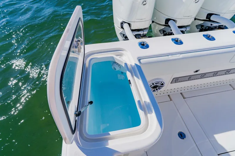 Slide: The Image of SeaVee 370z 2025 - 33
