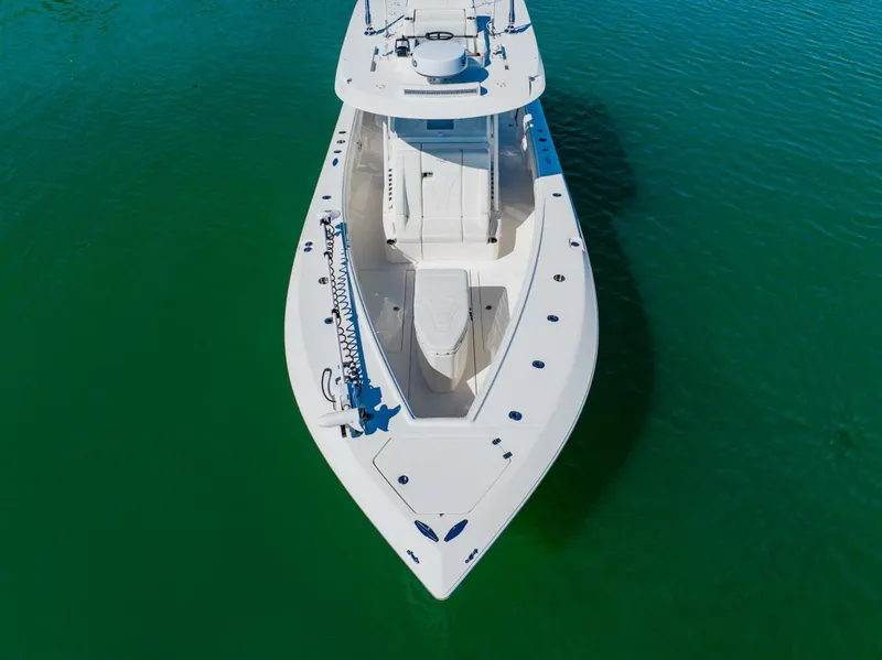 Slide: The Image of SeaVee 370z 2025 - 4