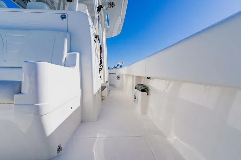 Slide: The Image of SeaVee 370z 2025 - 41