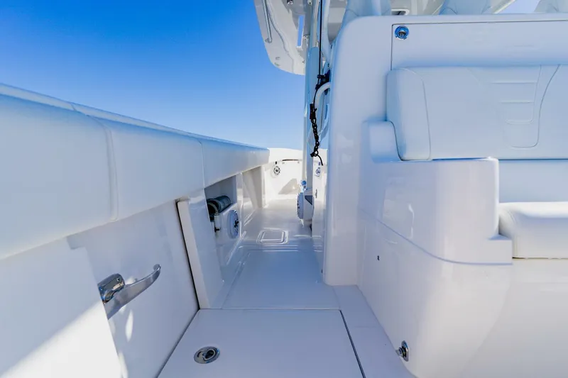 Slide: The Image of SeaVee 370z 2025 - 42