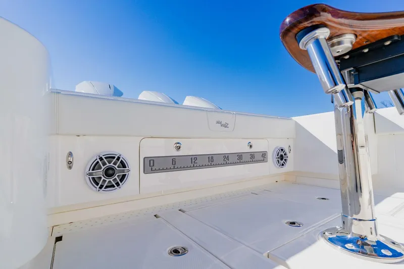 Slide: The Image of SeaVee 370z 2025 - 44