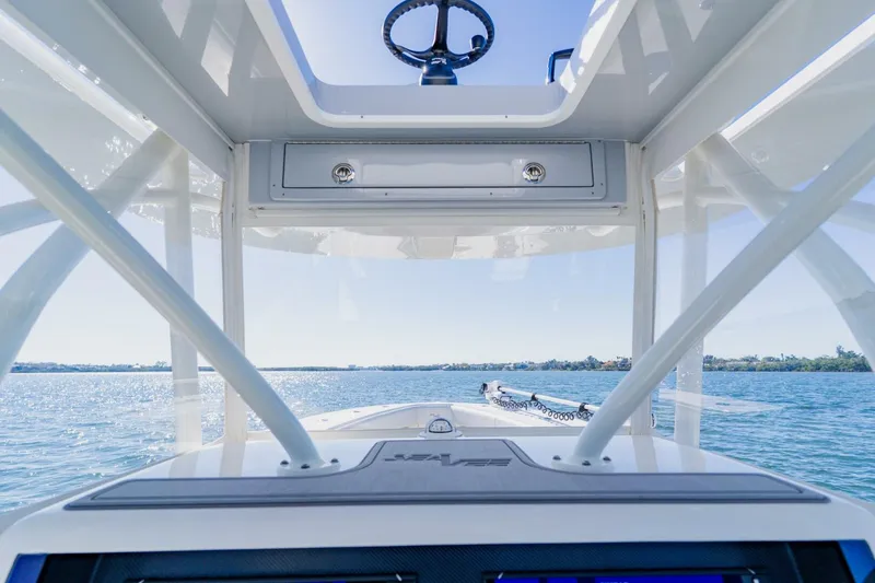 Slide: The Image of SeaVee 370z 2025 - 46
