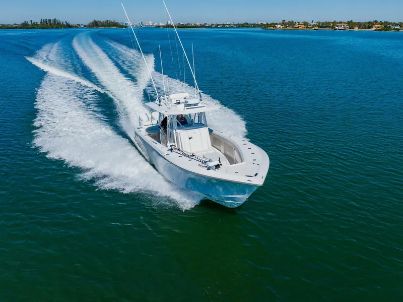 Slide: The Image of SeaVee 370z 2025 - 5