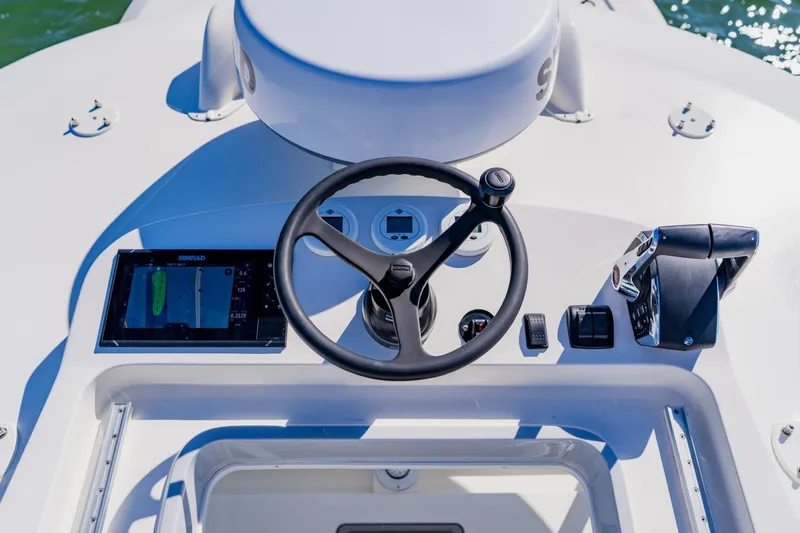 Slide: The Image of SeaVee 370z 2025 - 50